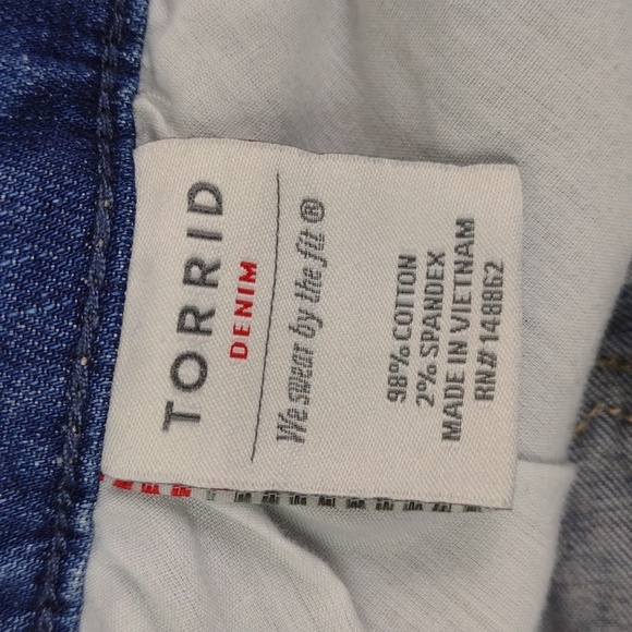 Torrid Embroidered Strategically Faded Cut Off Jean Perfect Summer Shorts EUC - Picture 8 of 13